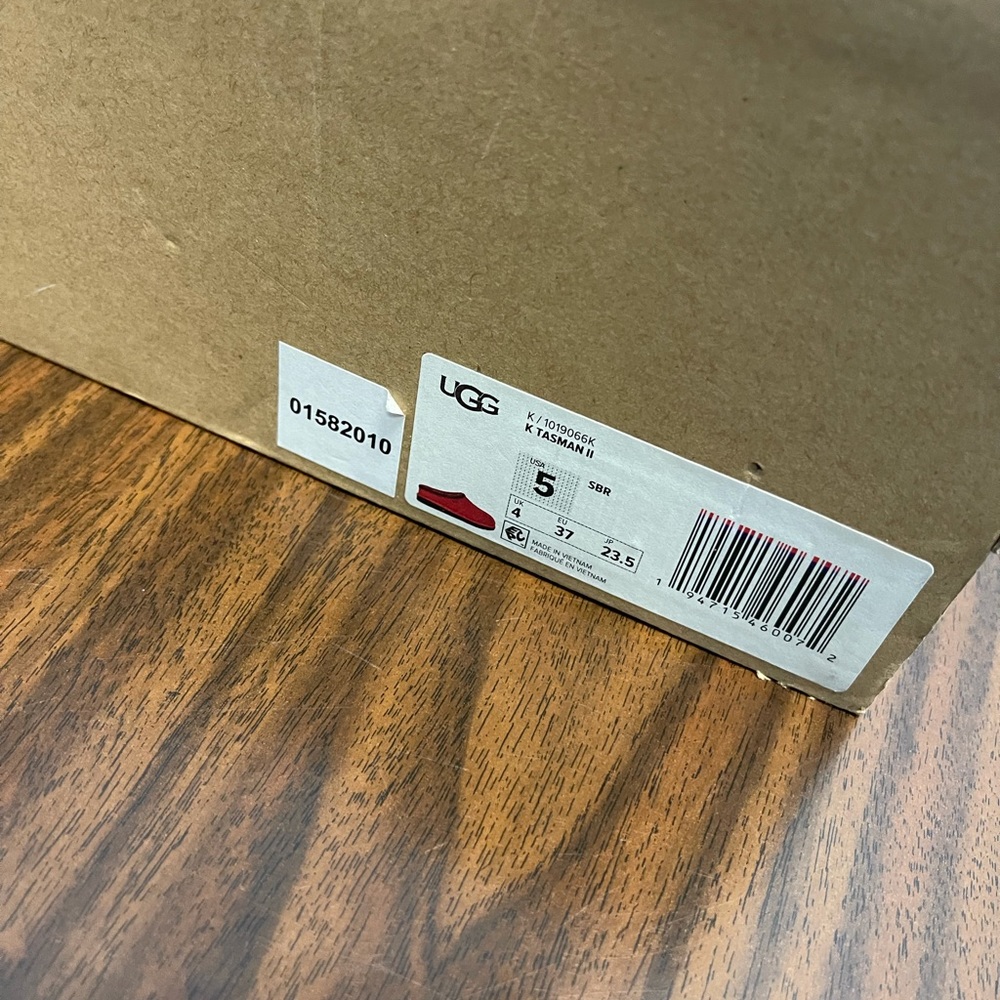 Red/Black Ugg slipper ‘Brand New’ - Picture 4 of 4